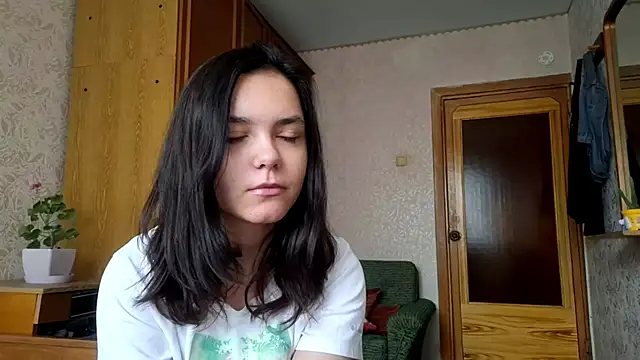 Snapshot of AudieMleczynski chatting on October 31, 7:42 am AudieMleczynski online show from October 31, 7:42 am