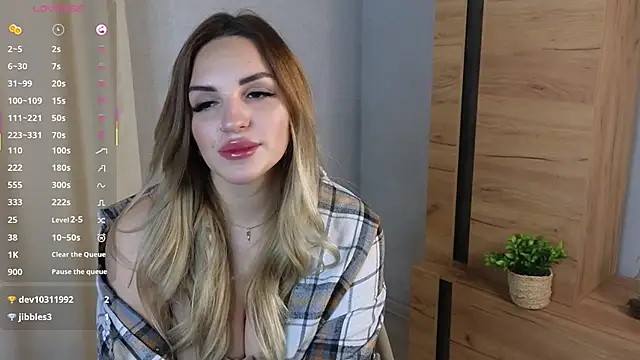 Snapshot of LustLagoon chatting on November 13, 6:12 am LustLagoon online show from November 13, 6:12 am