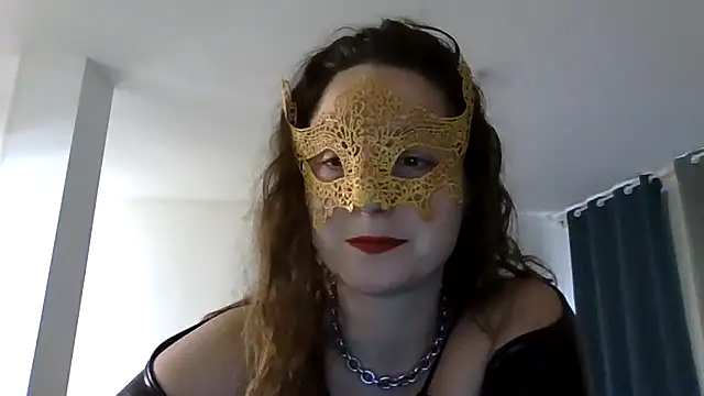 Snapshot of Madameleawhite chatting on October 31, 3:24 pm Madameleawhite online show from October 31, 3:24 pm