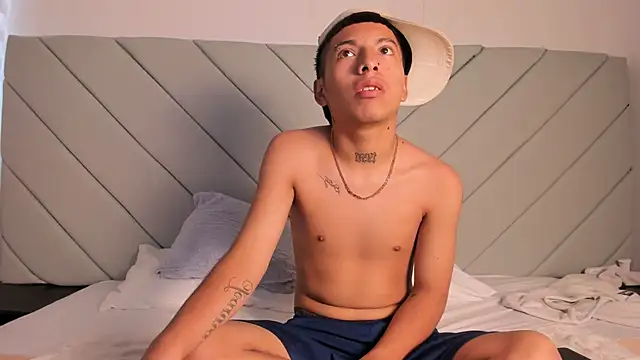 Snapshot of little_kris1 chatting on October 23, 12:37 pm little kris1 online show from October 23, 12:37 pm