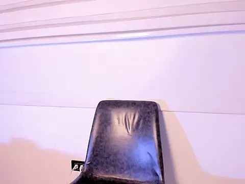 Snapshot of little_kris1 chatting on November 22, 12:37 pm little kris1 online show from November 22, 12:37 pm