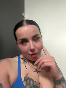 lucycoxxoxo online show from May 15, 11:01 pm