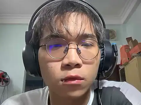 kave2033 online show from November 29, 3:37 pm