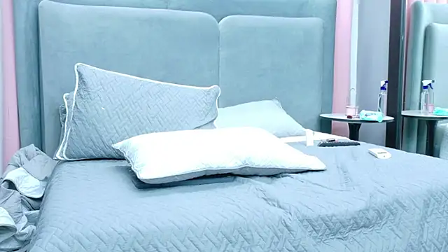 Snapshot of NaughtyHally_ chatting on October 24, 12:23 pm NaughtyHally online show from October 24, 12:23 pm