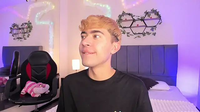 Snapshot of JustinCastiblanco chatting on October 20, 11:32 am JustinCastiblanco online show from October 20, 11:32 am