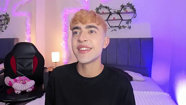 Snapshot of JustinCastiblanco chatting on October 28, 11:36 am JustinCastiblanco online show from October 28, 11:36 am