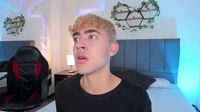 Snapshot of JustinCastiblanco chatting on October 30, 11:33 am JustinCastiblanco online show from October 30, 11:33 am