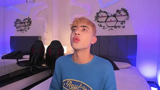 Snapshot of JustinCastiblanco chatting on November 1, 11:23 am JustinCastiblanco online show from November 1, 11:23 am