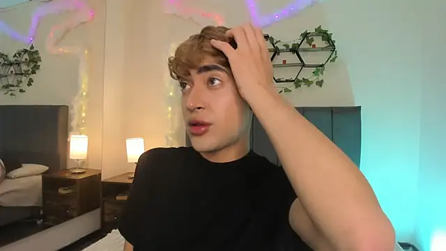 Snapshot of JustinCastiblanco chatting on November 25, 11:21 am JustinCastiblanco online show from November 25, 11:21 am