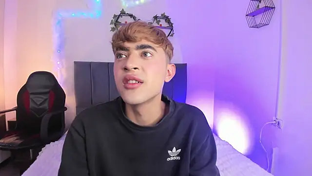 Snapshot of JustinCastiblanco chatting on November 26, 11:33 am JustinCastiblanco online show from November 26, 11:33 am