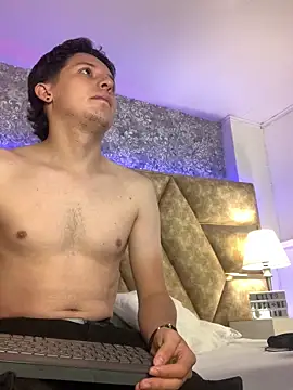 Snapshot of SsexCouplee chatting on February 16, 11:39 am SsexCouplee online show from February 16, 11:39 am