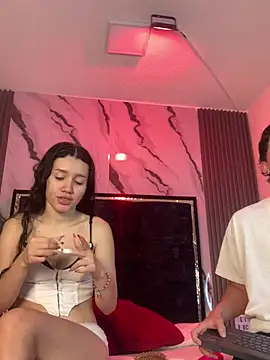 Snapshot of SsexCouplee chatting on February 27, 11:32 am SsexCouplee online show from February 27, 11:32 am