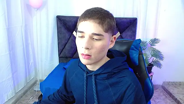 Snapshot of Mattass18 chatting on October 28, 1:36 pm Mattass18 online show from October 28, 1:36 pm