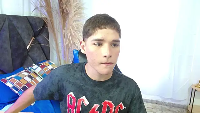 Snapshot of Mattass18 chatting on November 13, 4:39 pm Mattass18 online show from November 13, 4:39 pm