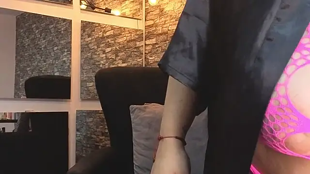 Snapshot of TokyoSky chatting on November 6, 8:32 pm TokyoSky online show from November 6, 8:32 pm