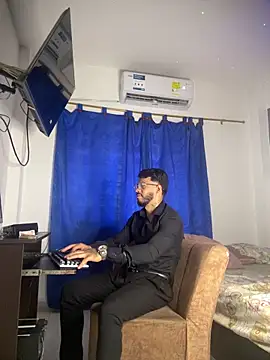 Kylian Alessandro online show from February 26, 6:40 pm