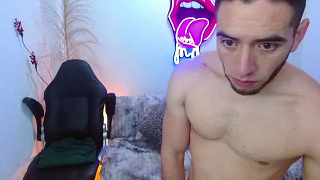 Snapshot of Ethan_Blaze chatting on November 8, 11:43 am Ethan Blaze online show from November 8, 11:43 am