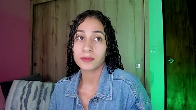 fernanda317 online show from April 1, 11:57 pm