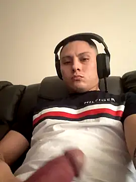 Snapshot of Feloh95 chatting on October 14, 8:53 pm Feloh95 online show from October 14, 8:53 pm