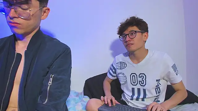 Snapshot of dani_angel_dark chatting on November 3, 11:26 pm dani angel dark online show from November 3, 11:26 pm