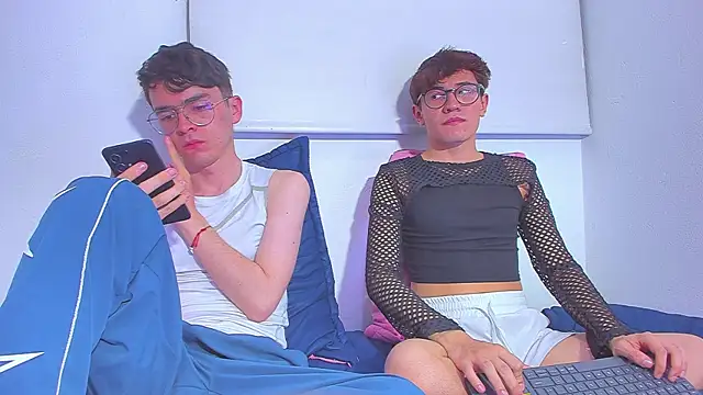 Snapshot of dani_angel_dark chatting on November 29, 1:30 am dani angel dark online show from November 29, 1:30 am