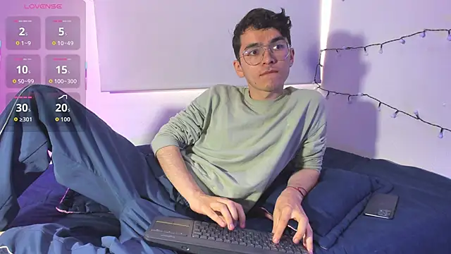 Snapshot of dani_angel_dark chatting on December 14, 9:30 pm dani angel dark online show from December 14, 9:30 pm