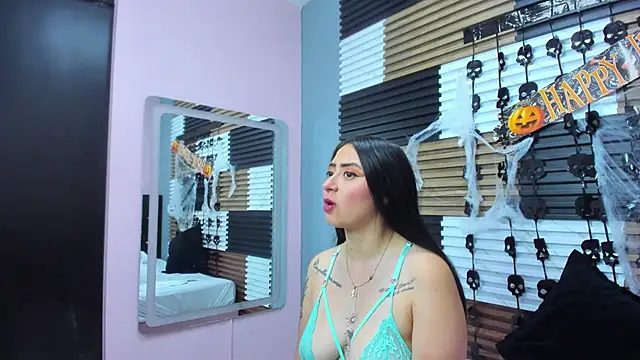 Snapshot of JuliethCruz_ chatting on November 2, 1:24 pm JuliethCruz online show from November 2, 1:24 pm