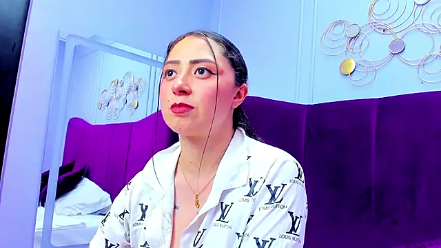 Snapshot of JuliethCruz_ chatting on November 15, 5:31 pm JuliethCruz online show from November 15, 5:31 pm