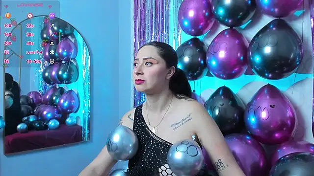 JuliethCruz  online show from February 14, 8:55 am