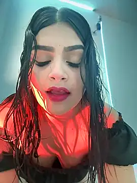 Snapshot of Lucianacuoper chatting on November 6, 7:15 pm Lucianacuoper online show from November 6, 7:15 pm