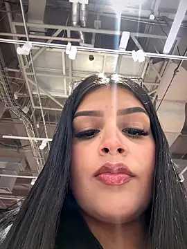 Snapshot of Lucianacuoper chatting on November 14, 9:24 pm Lucianacuoper online show from November 14, 9:24 pm