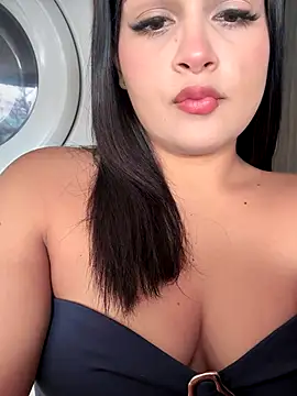 Snapshot of Lucianacuoper chatting on November 15, 6:59 pm Lucianacuoper online show from November 15, 6:59 pm