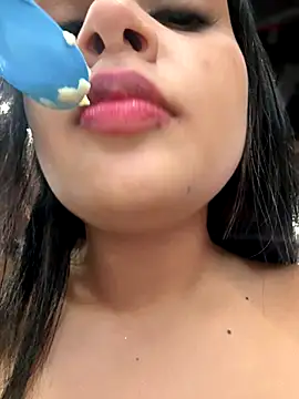 Snapshot of Lucianacuoper chatting on November 21, 7:34 pm Lucianacuoper online show from November 21, 7:34 pm