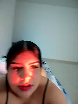 Snapshot of Lucianacuoper chatting on December 4, 4:38 pm Lucianacuoper online show from December 4, 4:38 pm