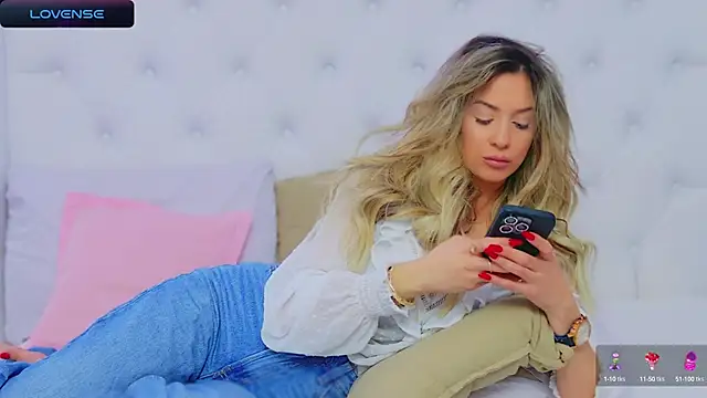 Snapshot of AriannaSins chatting on December 21, 5:07 pm AriannaSins online show from December 21, 5:07 pm