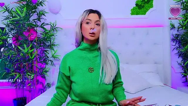 Snapshot of AriannaSins chatting on September 30, 12:21 pm AriannaSins online show from September 30, 12:21 pm