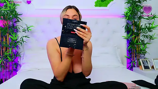 Snapshot of AriannaSins chatting on October 3, 4:48 pm AriannaSins online show from October 3, 4:48 pm