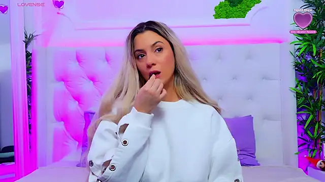 AriannaSins online show from December 19, 2:35 pm