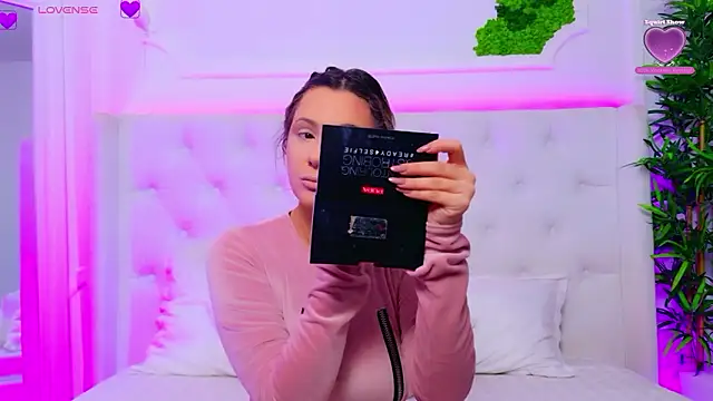 AriannaSins online show from February 6, 1:47 pm