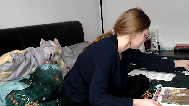 SandyCassie online show from February 10, 1:48 pm