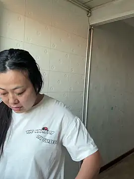 Snapshot of aini-maili chatting on October 22, 10:42 pm aini-maili online show from October 22, 10:42 pm