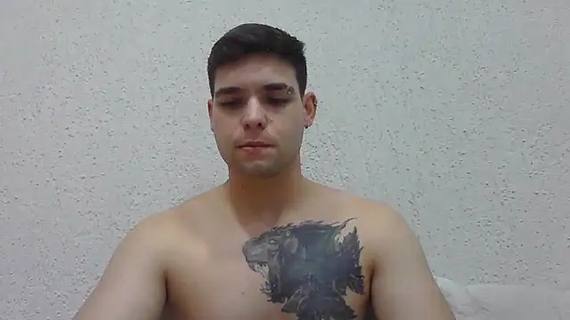 Snapshot of Zure-xxx chatting on July 8, 5:39 pm Zure-xxx online show from July 8, 5:39 pm