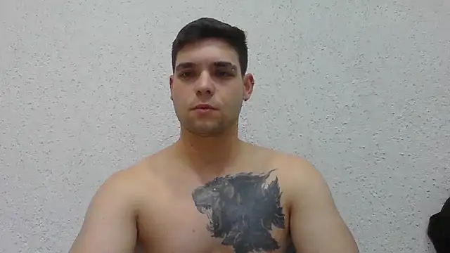 Snapshot of Zure-xxx chatting on July 10, 5:23 am Zure-xxx online show from July 10, 5:23 am