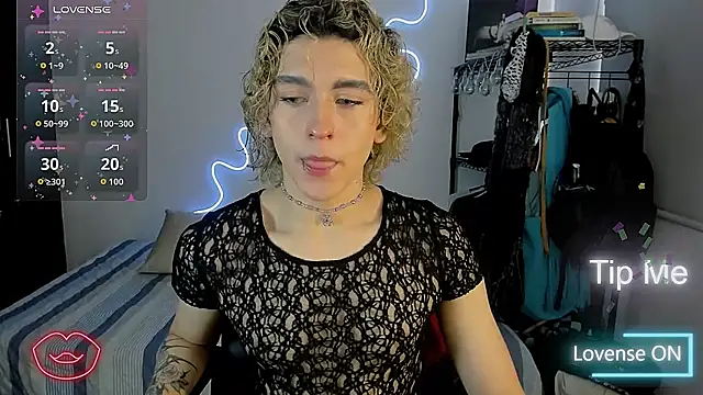 Snapshot of Lyric_Mirage chatting on November 10, 8:30 pm Lyric Mirage online show from November 10, 8:30 pm