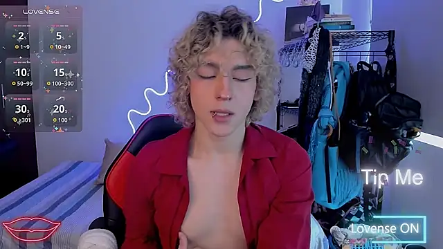 Snapshot of Lyric_Mirage chatting on November 18, 8:13 pm Lyric Mirage online show from November 18, 8:13 pm