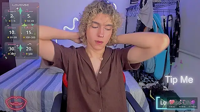 Snapshot of Lyric_Mirage chatting on December 2, 11:00 pm Lyric Mirage online show from December 2, 11:00 pm