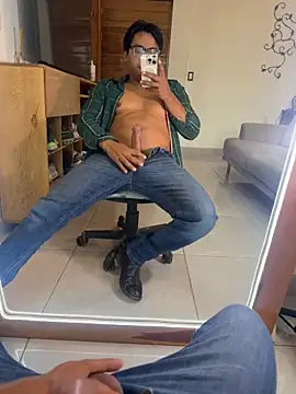 Snapshot of the_vein18 chatting on December 15, 4:00 pm the vein18 online show from December 15, 4:00 pm