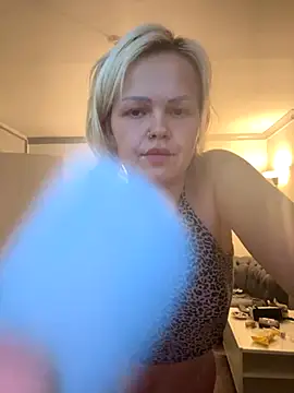 CherryXOX- online show from October 28, 6:06 am