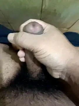 Snapshot of muster121 chatting on December 15, 2:10 pm muster121 online show from December 15, 2:10 pm