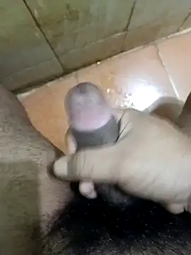 Snapshot of muster121 chatting on December 17, 1:39 pm muster121 online show from December 17, 1:39 pm